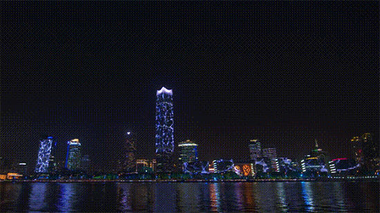上海魅力灯光秀庆祝进博会